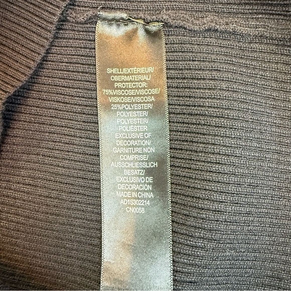 Adrianna Papell Elegant Black Sleeveless Top with Pearl Neckline Detail Sz M - Picture 7 of 8